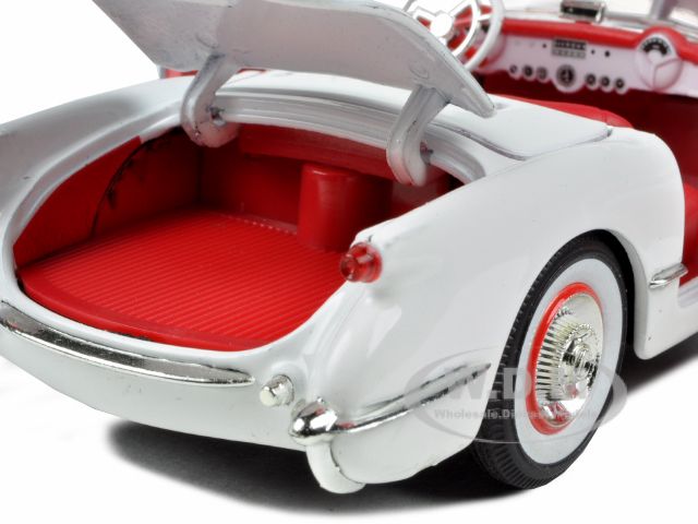 1953 CHEVROLET CORVETTE WHITE 132 DIECAST MODEL CAR SIGNATURE MODELS 