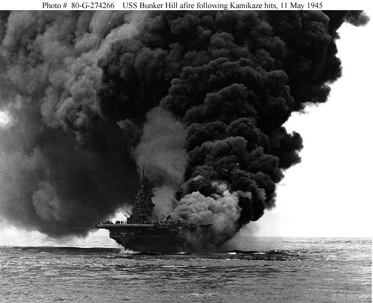 USS BUNKER HILL CV17 HIT BY 2 KAMIKAZE PLANES 45 PHOTO  