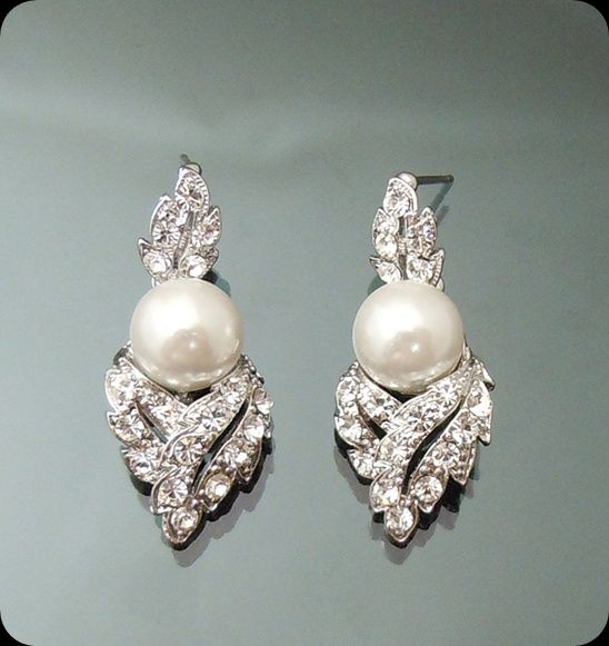 Vintage Beautiful White Pearl Earring Swarovski Crystal  