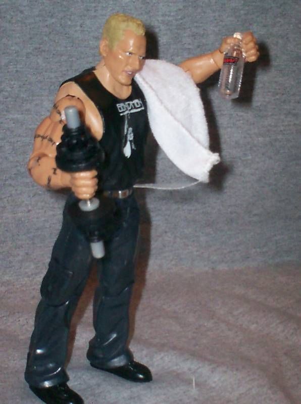 WWE FIGURE RUTHLESS AGGRESSION SANDMAN & ACCESORY  