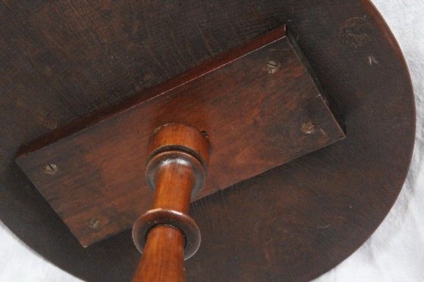 L179 ANTIQUE AMERICAN 19TH CENTURY VICTORIAN WALNUT CANDLE STAND 