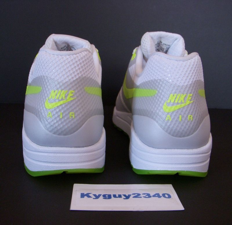   MAX 1 HYP PREMIUM ID VOLT 2011 RUNNING JORDAN 11 FREE (SIZE 10.5