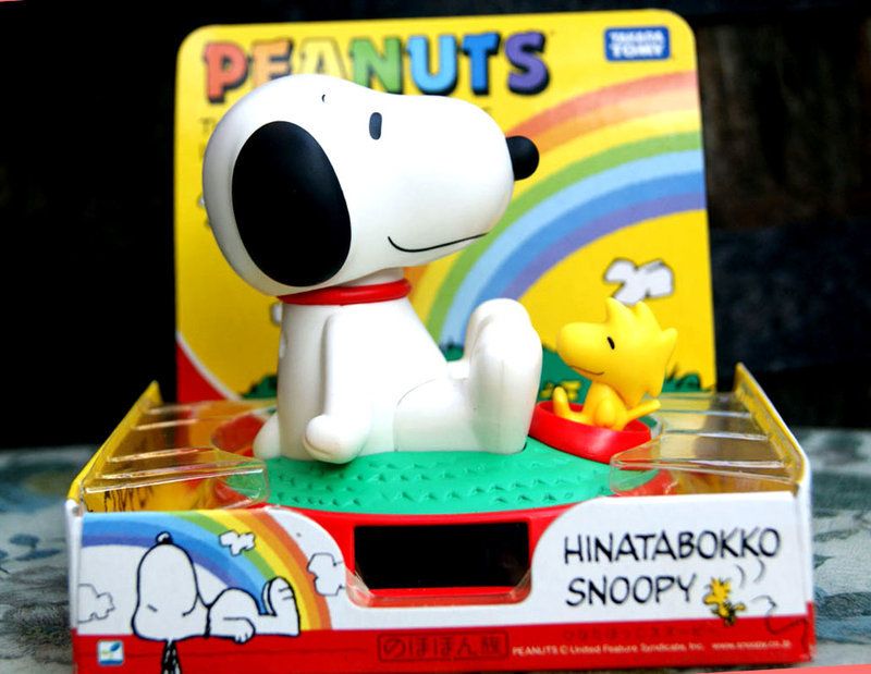 PEANUTS JAPAN SOLAR POWER BOBBLEHEAD HINATABOKKO SNOOPY  