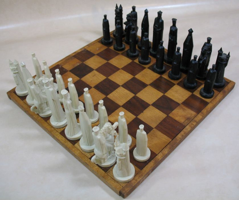 VINTAGE PETER GANINE Conqueror Sculptured CHESS PCS + BOARD COMPLETE 