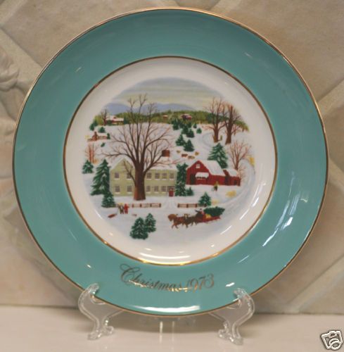 1973 CHRISTMAS ON THE FARM Avon Plate by Wedgwood  