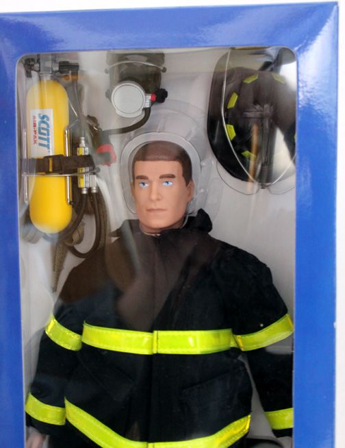 FIREFIGHTER FDNY ACTION FIGURE NEW YORKS BRAVEST MIB  