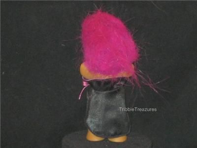 25 RUSS MAGENTA HAIR SQUEEZIE TROLL W/BLACK & PURPLE CAPE ATTACH 