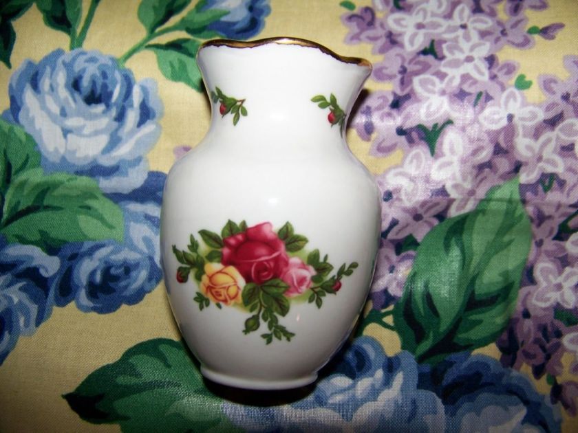 Authentic Old Country Roses Flower Bud Vase, Mini, 1962 Royal Albert 
