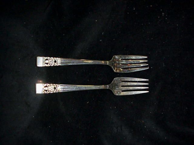 ONEIDA COMMUNITY SILVERPLATE CORONATION 2 SALAD FORKS  