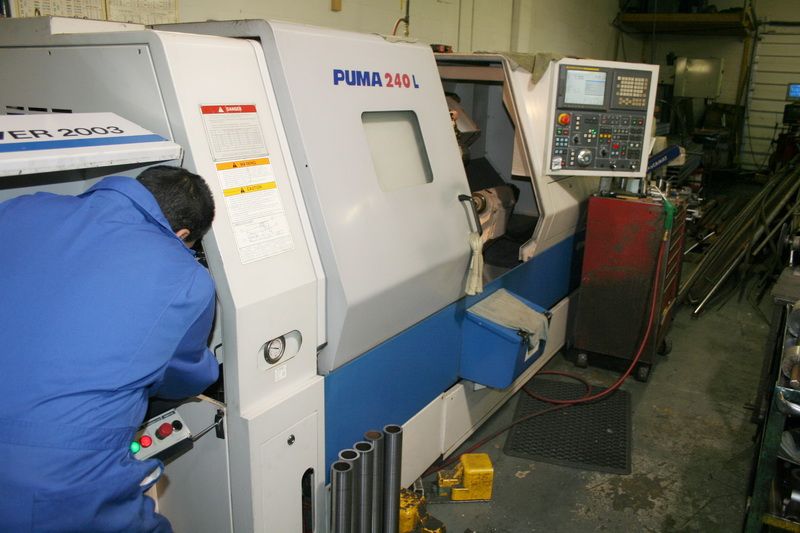 2004 DAEWOO PUMA 240L TURNING CENTER CNC LATHE w/BAR FEEDER  