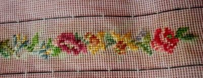 BUCILLA VINTAGE PURSE LOVELY FLOWERS PETIT POINT PRE WORKED MUST SEE 