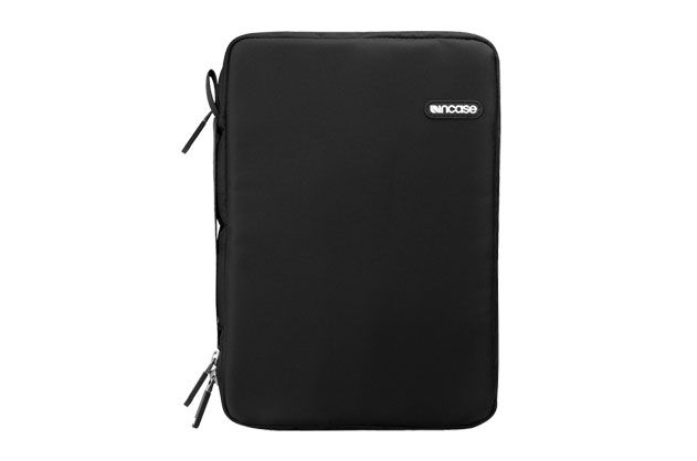   travel kit plus black cl57513 for apple ipad 2 and ipad 1 overview