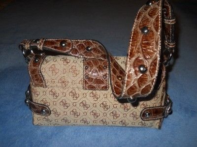 guess purse ladies guess handbag EUC  