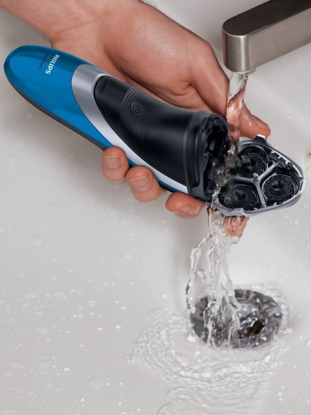   AQUATOUCH WATERPROOF ELECTRIC SHAVER AT 890 1YR OZ WTY RRP $199  