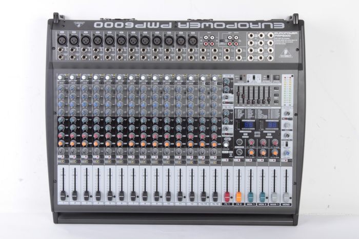 Behringer EUROPOWER PMP6000 20 Channel Powered Mixer Regular 