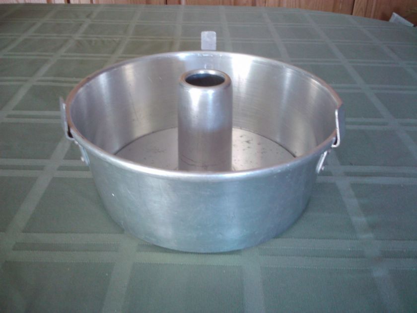 Wear Ever Angle Food Tube Cake Pan   Vintage  