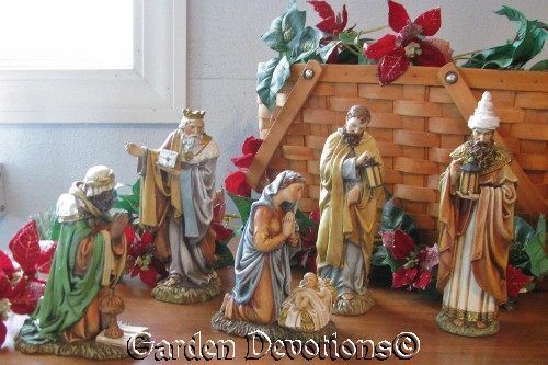 5pc 8.25 NATIVITY SET Beautiful True to Life Figures  