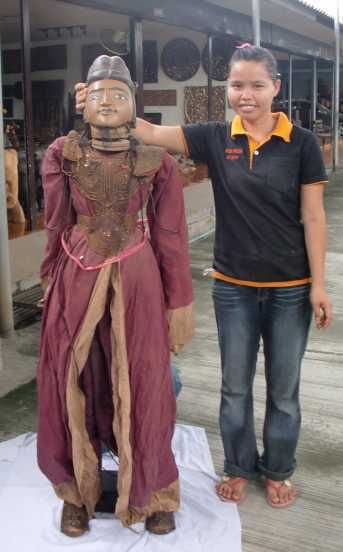 GIANT RARE FULL SIZE BURMESE TEAK WOOD 70 KING PUPPET.  